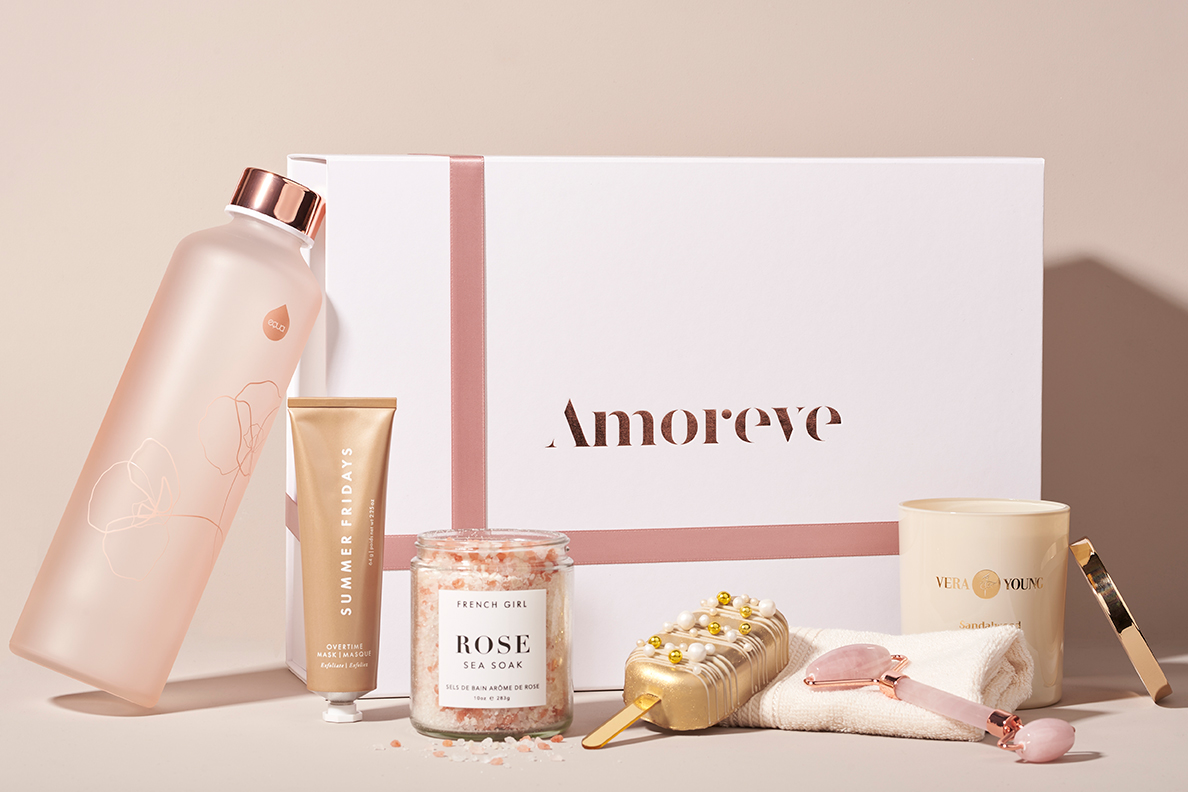 A packshot on a Taupe background with a give box with selfcare products.